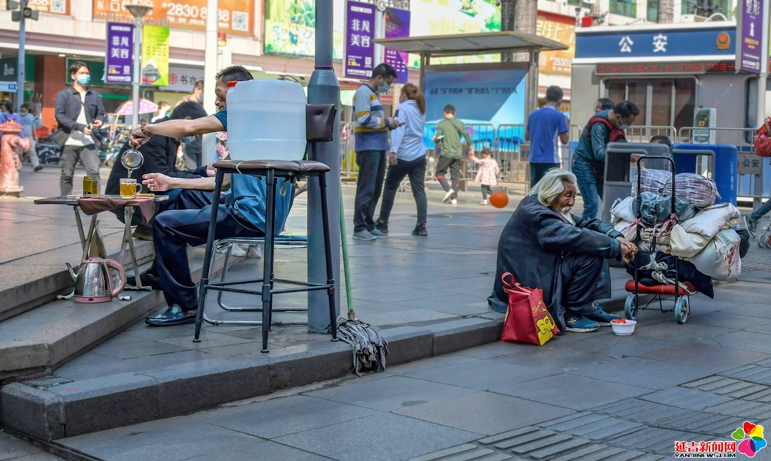 街拍：街头一角