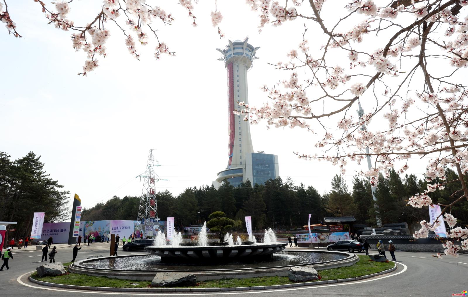 作品：焕然一新的海兰明珠塔  内容：2025年4月30日，第四届延边文化旅游季盛大启幕—延吉海兰明珠塔正式开放。