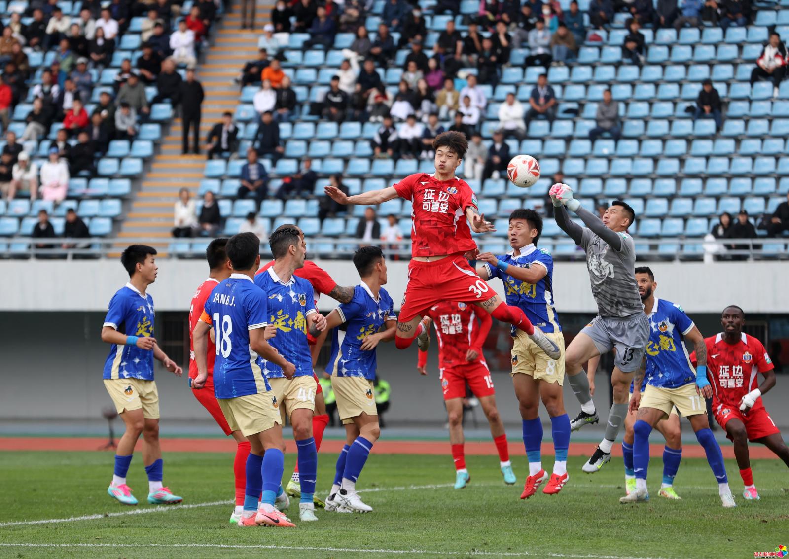 作品：飞得更高  内容：2025年5月26日，延边龙鼎可喜安队3：0完胜定南赣联队。