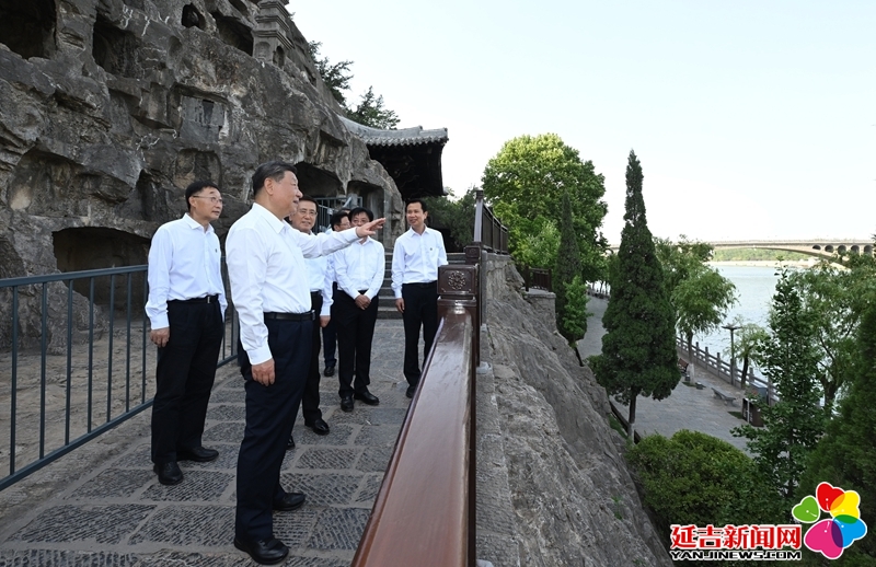 2025年5月19日至20日，中共中央总书记、国家主席、中央军委主席习近平在河南考察。这是19日下午，习近平在洛阳龙门石窟考察。新华社记者 谢环驰 摄