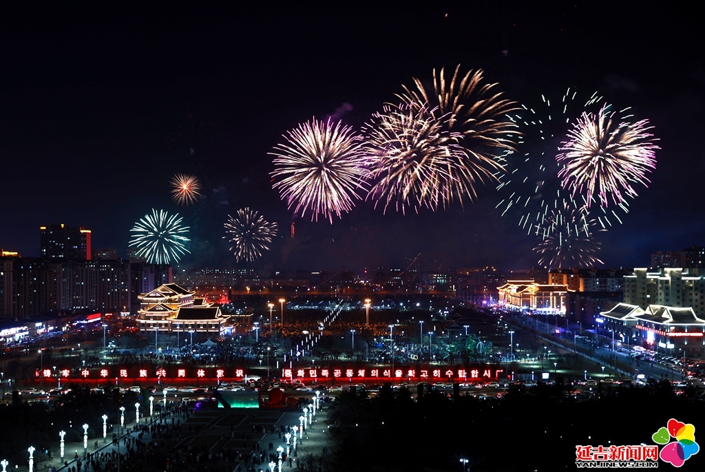 流光溢彩火树银花延吉无人机焰火点亮夜空庆元宵