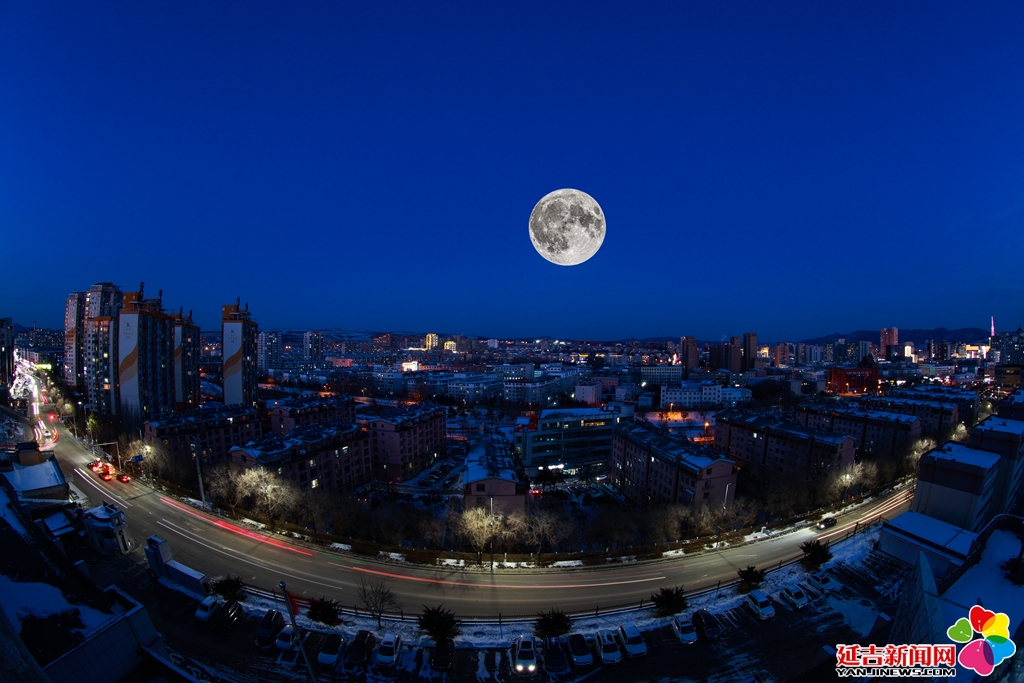 今年最后一次超级月亮来了：年度第二大！今晚记得抬头看