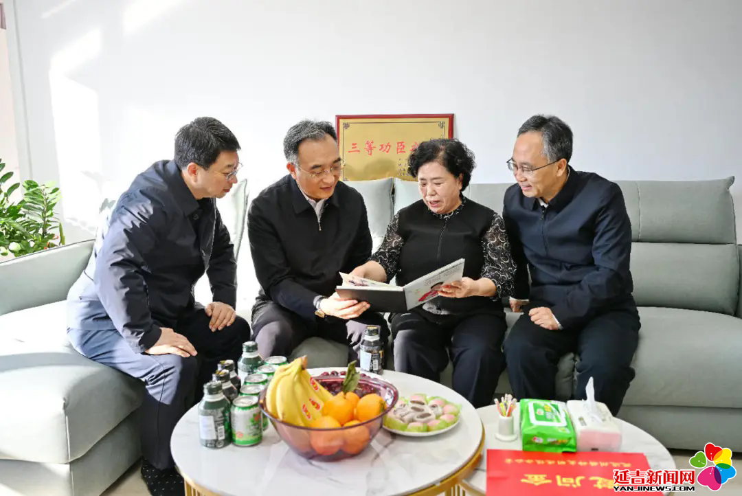 中央精神文明建设办公室慰问组到吉林省看望全国道德模范王淑清