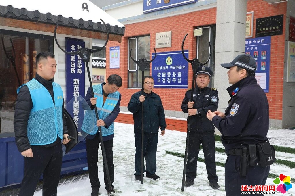 延吉公安法治副校长进校园 萌娃开启“开学安全第一课”
