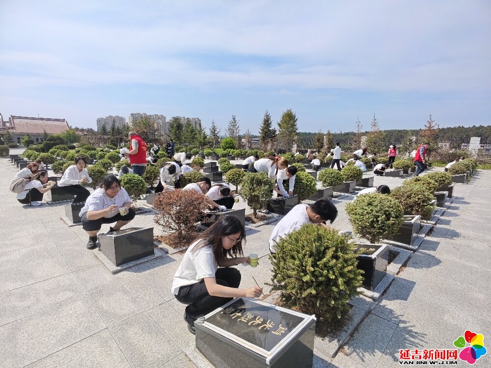 “吉行伴青春・描红祭忠魂”延吉市开展烈士纪念设施常态化管护志愿服务