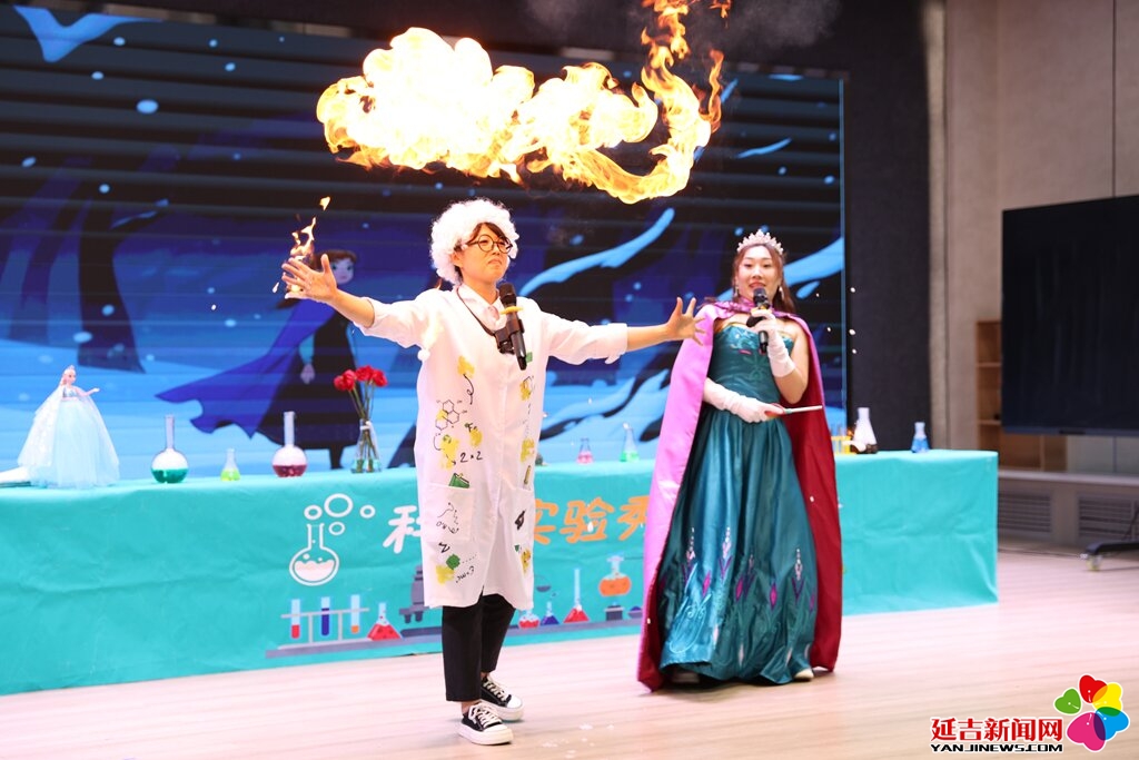 科普展演进校园 点燃青少年科学梦想