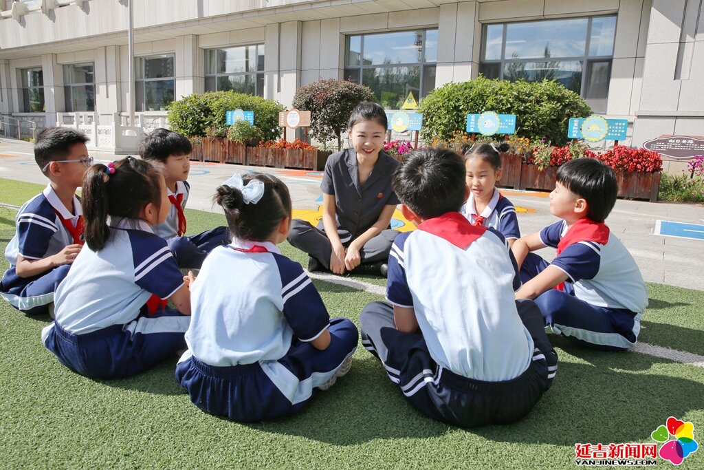 延吉法院秋日送法进校园 为延河小学学生送上法治课