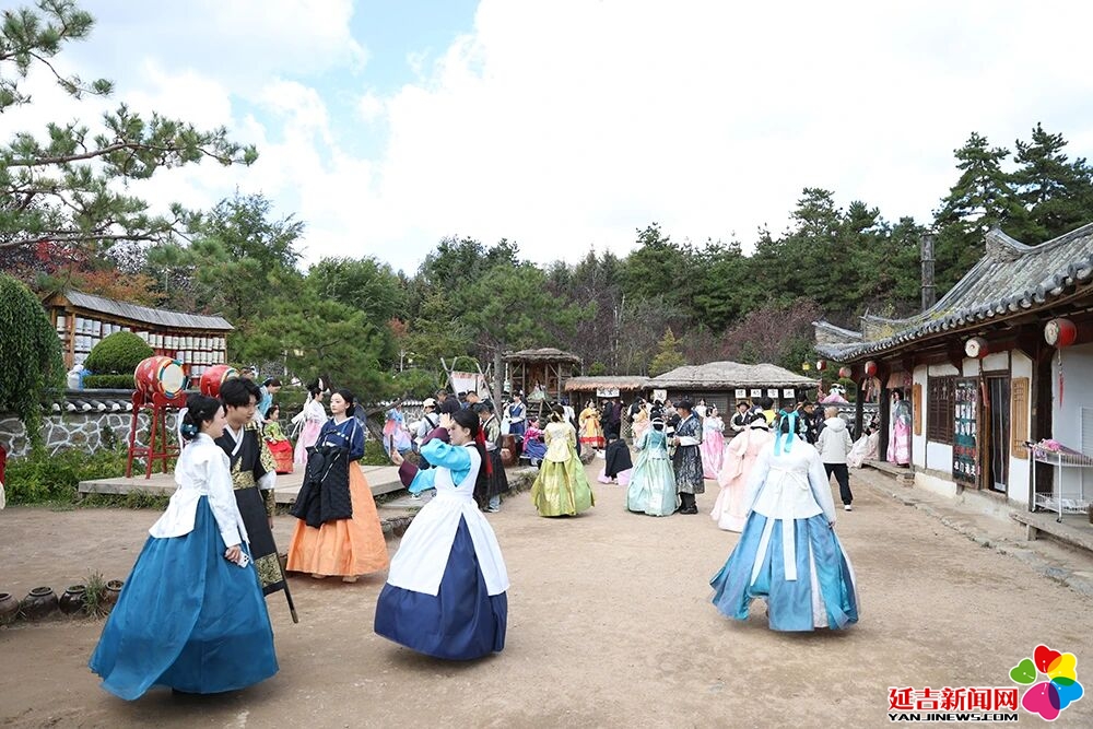国庆假期延吉中国朝鲜族民俗园人气旺 旅拍体验受游客青睐